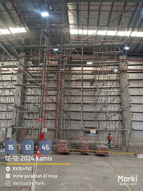 Logos Metrolink Hub — scaffolding & cable tray