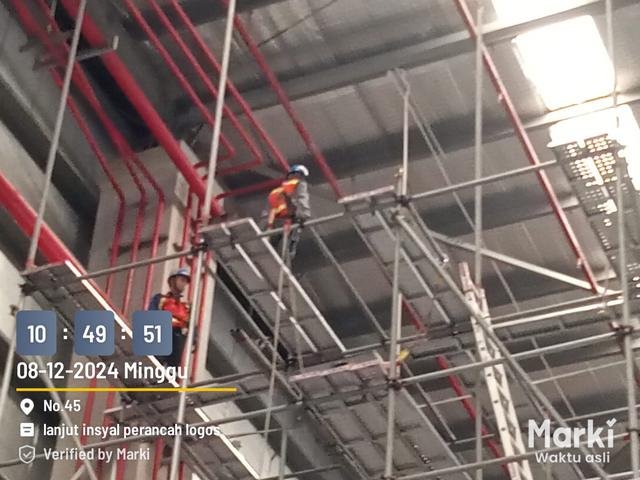 Logos Metrolink Hub — scaffolding & cable tray